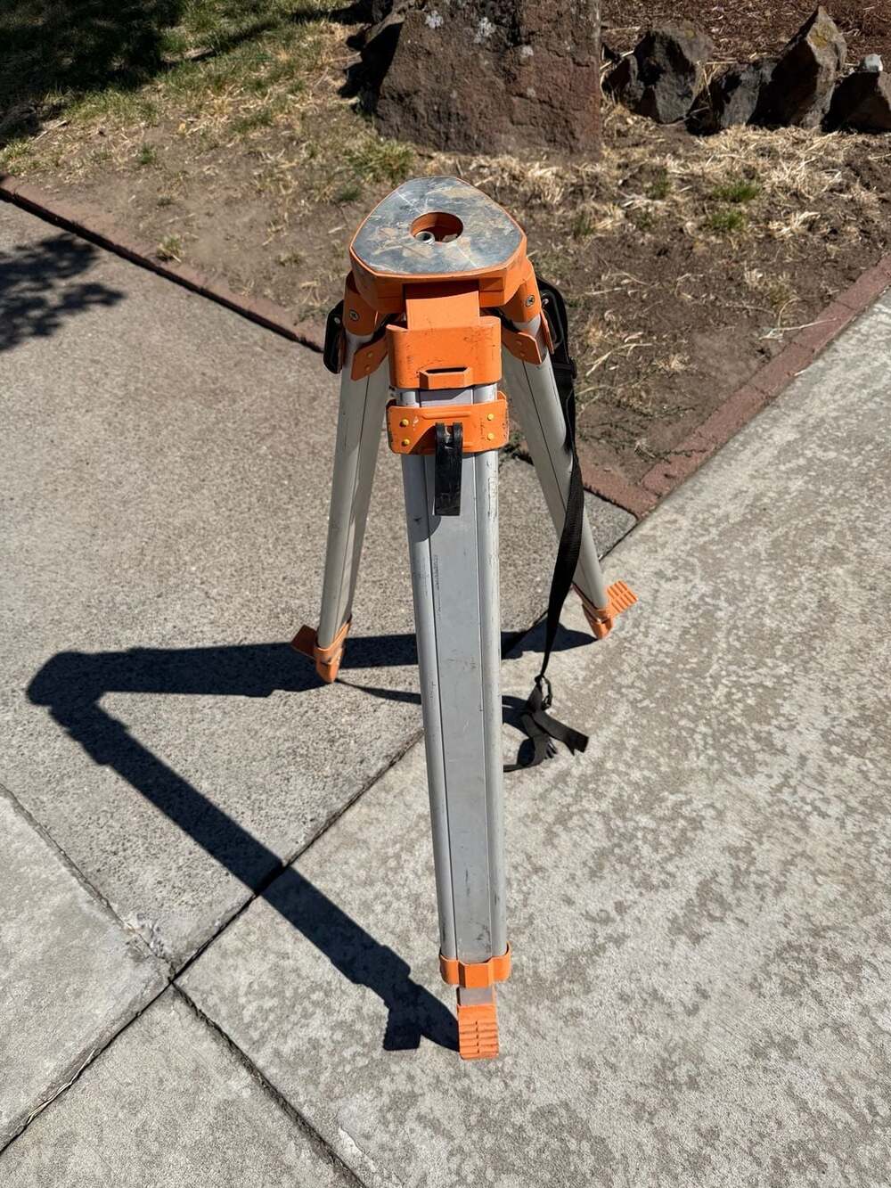 Johnson Level Telescoping Aluminum Tripod 40-6335 tripod only